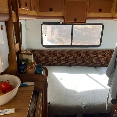 Big With A Large Bed 营地