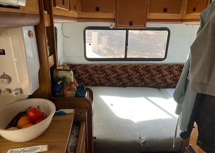 Big With A Large Bed 营地