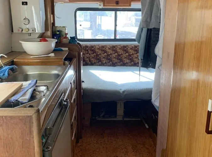 Big With A Large Bed 营地